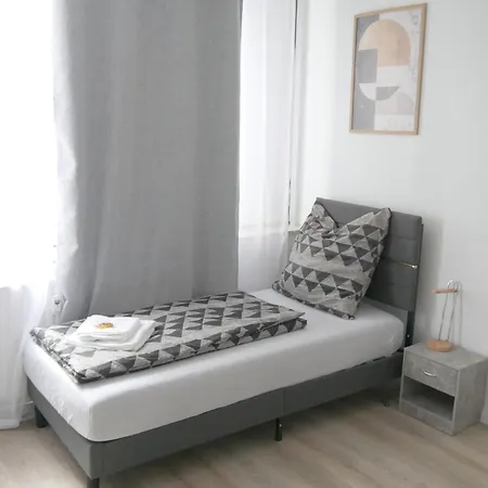 Relaxing In לודוויגסהאפן אם ריין